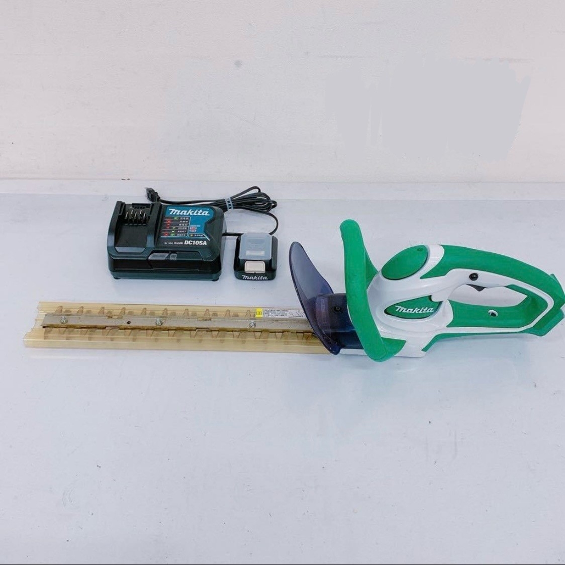 makita マキタ 生垣バリカン 型番：MUH353D